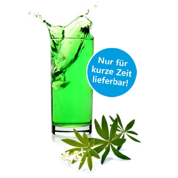 trinkForm® Konzentrat WALDMEISTER Lebhaftes trinkForm® Waldmeisterkonzentrat im Glas, begleitet von Waldmeisterblättern, limitiert und erfrischend für den Sommer