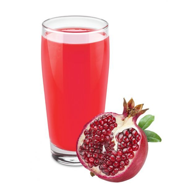 trinkForm® light Konzentrat GRANATAPFEL Rotes trinkForm® Light Granatapfelkonzentrat in einem Glas, begleitet von frischer Granatapfelfrucht für einen geschmackvollen Trinkgenuss